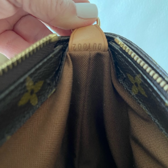 Louis Vuitton Cabas - Picture 9 of 9